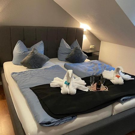 Hotel Und Restaurant Zum Bunten Hirsch Mirow Kültér fotó