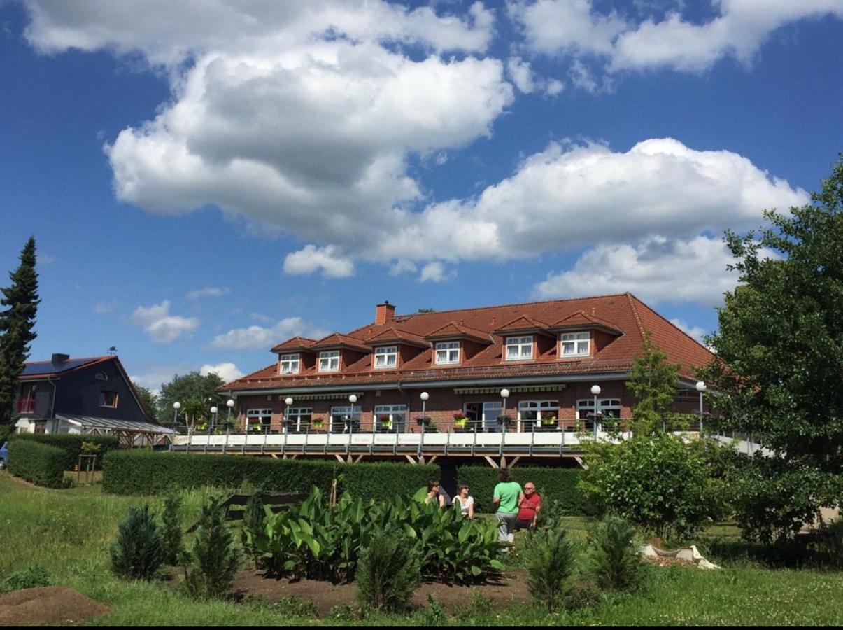 Hotel Und Restaurant Zum Bunten Hirsch Mirow Kültér fotó