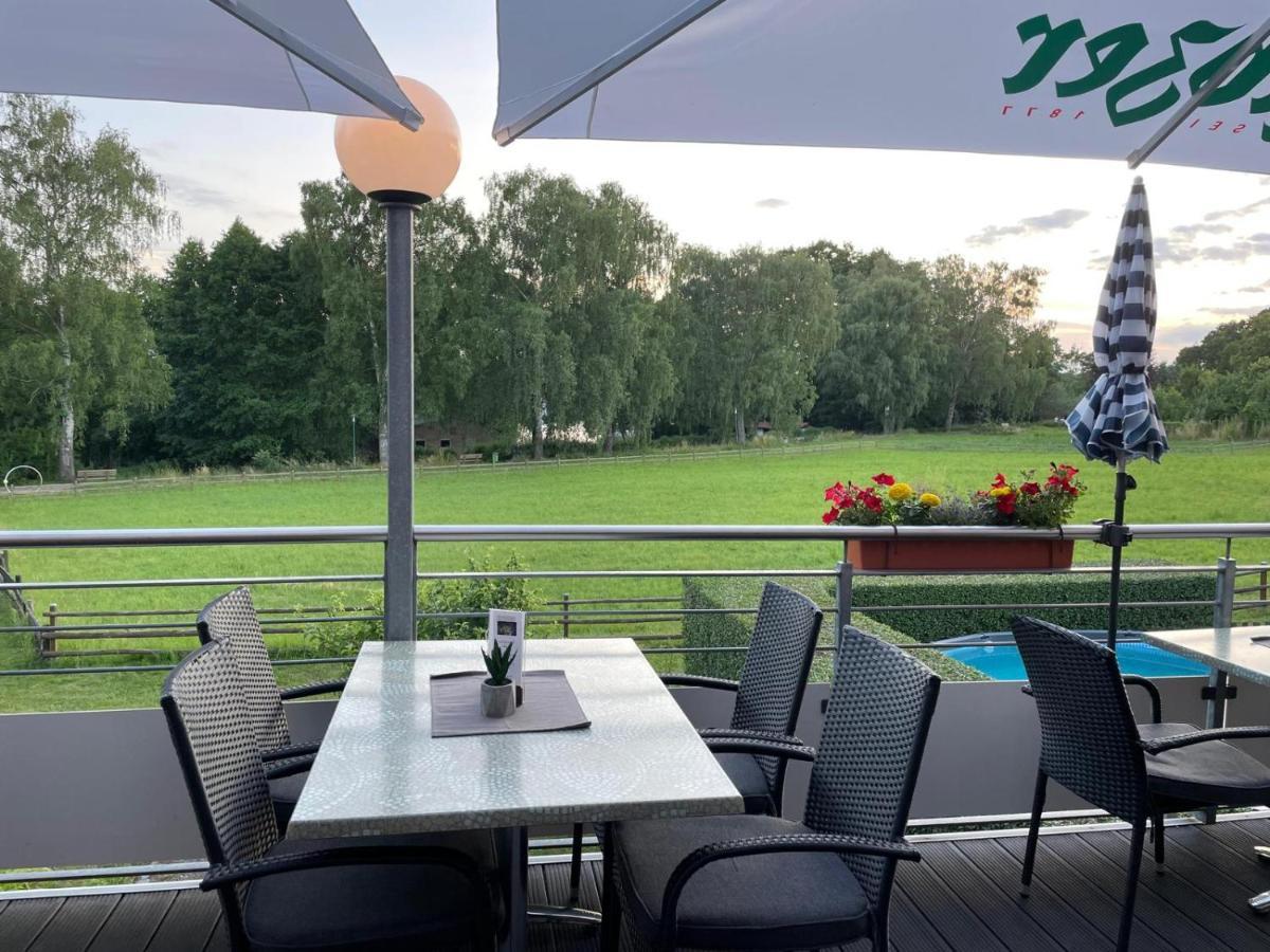 Hotel Und Restaurant Zum Bunten Hirsch Mirow Kültér fotó