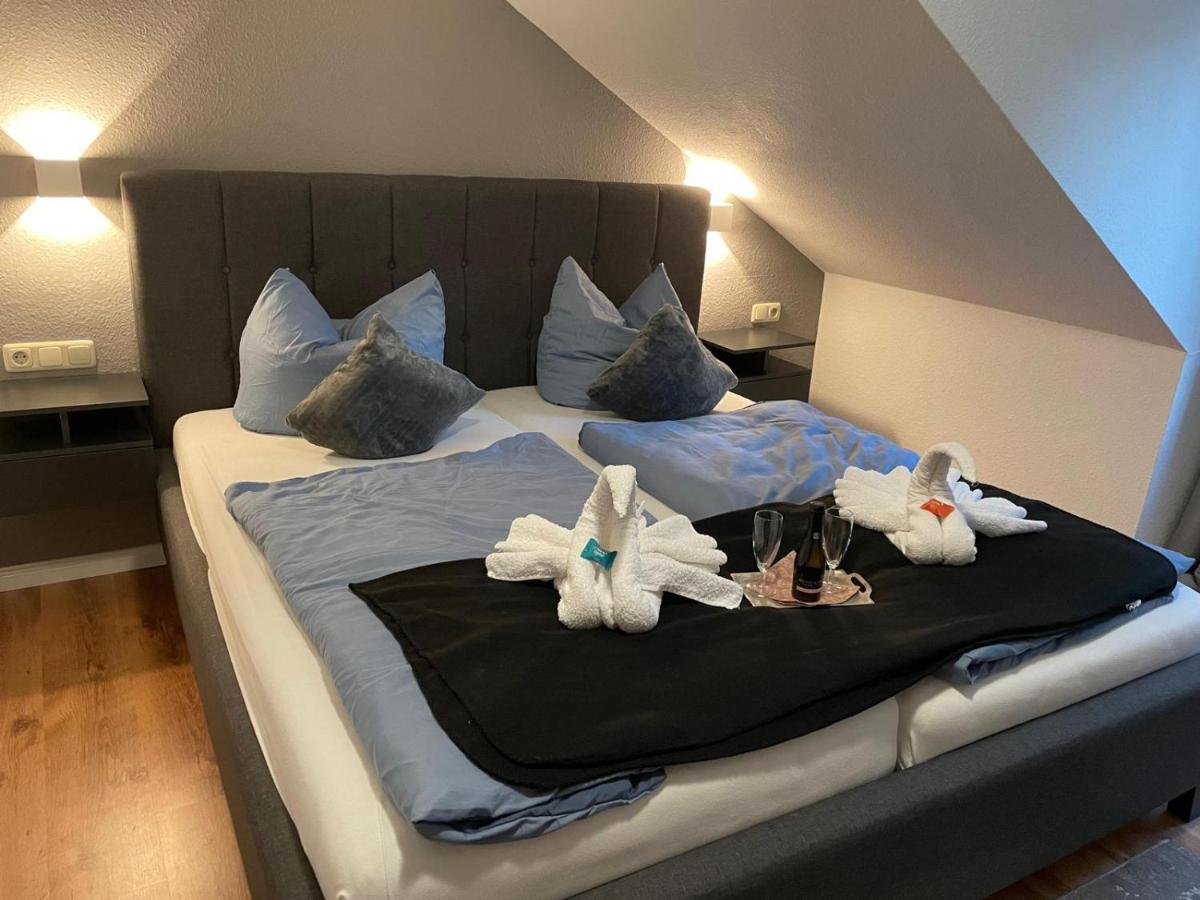 Hotel Und Restaurant Zum Bunten Hirsch Mirow Kültér fotó