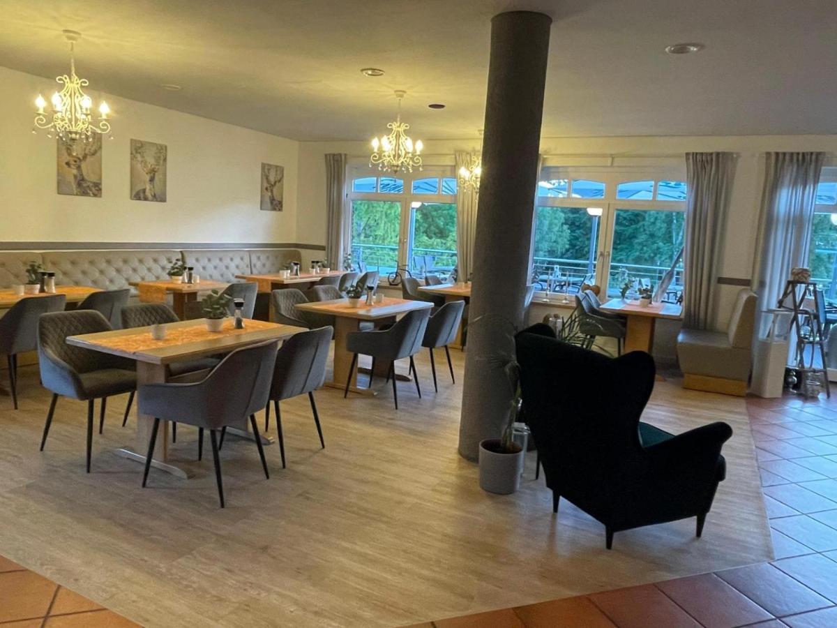 Hotel Und Restaurant Zum Bunten Hirsch Mirow Kültér fotó